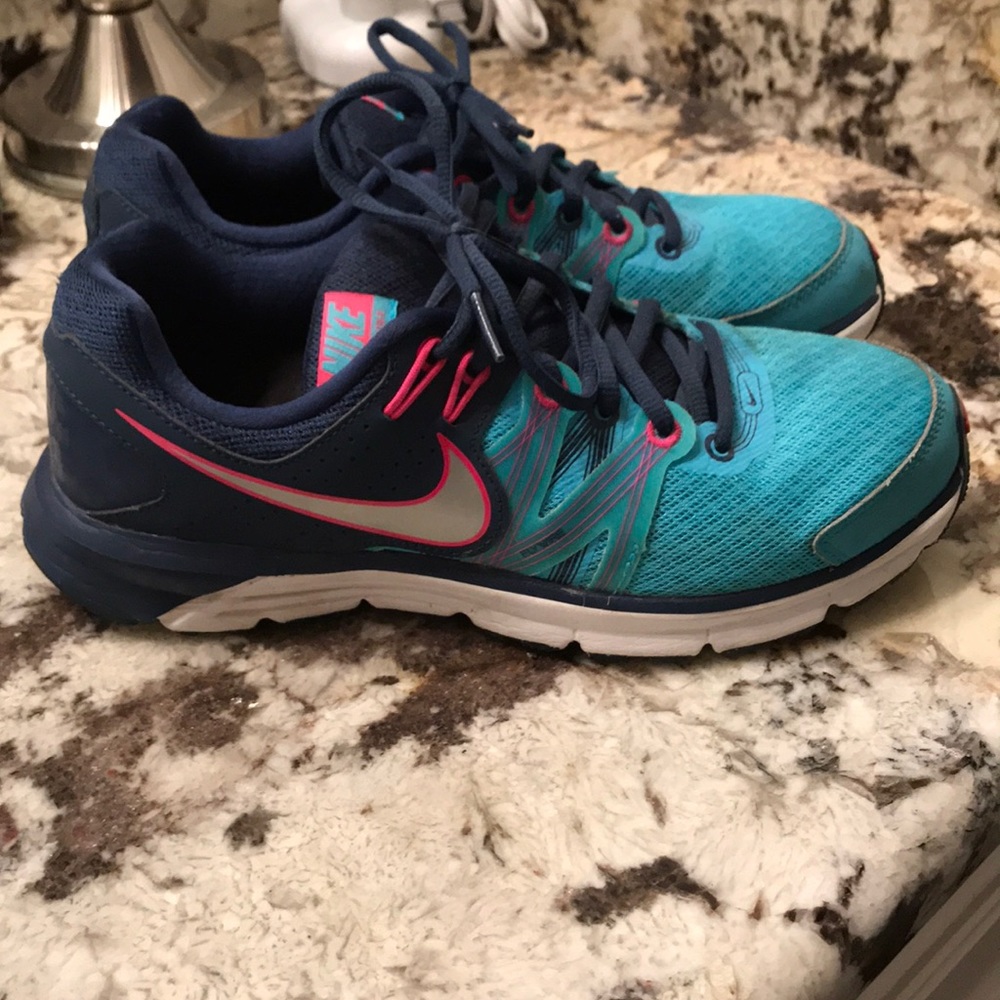 Nike tennis shoes